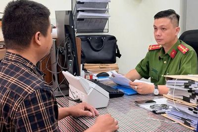 Mua hơn 33.000 quyển sách giả về bán, chủ nhà sách Tăng Tiến bị bắt