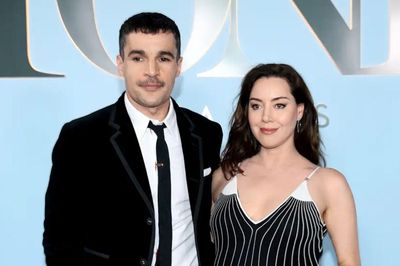 Nữ diễn viên Aubrey Plaza lần đầu xuất hiện sau khi sinh con