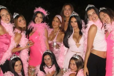 Người mẫu Kylie Jenner tổ chức tiệc sinh nhật hoành tráng, hội ngộ Kim Kardashian và Hailey Bieber