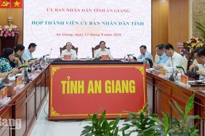 Chủ tịch UBND tỉnh An Giang Hồ Văn Mừng chỉ đạo tháo gỡ vướng mắc các nhiệm vụ trọng tâm