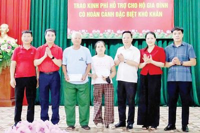 Bắc Ninh: Trao kinh phí hỗ trợ các gia đình đặc biệt khó khăn