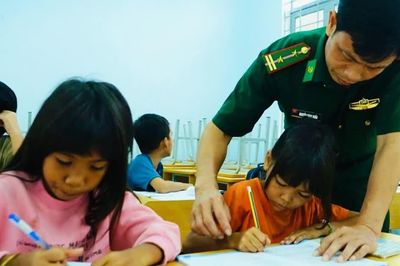 Lớp học hè đặc biệt của trẻ vùng biên
