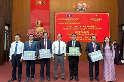 Tăng cường hợp tác đào tạo cán bộ giữa Trường Chính trị Nguyễn Chí Thanh và các tỉnh Nam Trung Lào