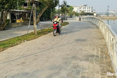 Tăng cường xử lý xe máy đi vào đường đi bộ ven sông Như Ý