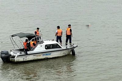 Truy tố gã trai bị ảo giác ma túy, nhét bạn gái vào túi vứt xuống sông Hồng
