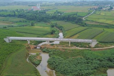 Cầu 80 tỷ đồng mọc chơ vơ trên sông: Nghệ An chốt mốc về đích trước 31/12 âm lịch