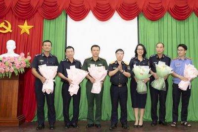 Thưởng nóng lực lượng triệt phá vụ buôn lậu ngà voi quy mô lớn tại cảng Quy Nhơn