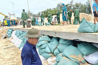 Khẩn trương sửa đường ven biển lộ 'hàm ếch' sau 1 tháng sử dụng