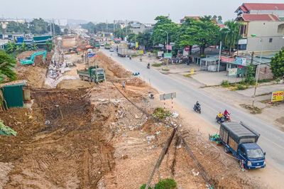 Hà Nội lên tiếng về hố sâu ven nhà dân trên Quốc lộ 6
