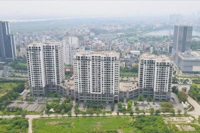 Bất động sản cuối năm: Nguồn cung tăng, sức mua thận trọng