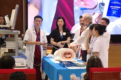 Bác sĩ Việt Nam làm chủ kỹ thuật can thiệp bào thai