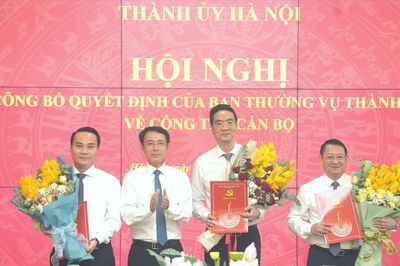 Hà Nội công bố quyết định về công tác cán bộ