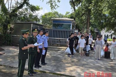 Đồn Biên phòng Pác Bó trao trả và tiếp nhận 30 công dân xuất, nhập cảnh trái phép