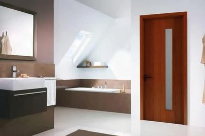 Nhà vệ sinh nên dùng cửa gì để bền đẹp? 2 lựa chọn đang được nhiều gia đình ưu tiên