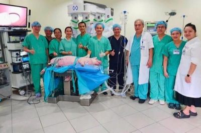 Thử nghiệm robot phẫu thuật trên heo - Kết nối khoa học thú y và y khoa