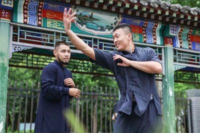 Thắng võ sĩ Trung Quốc, cao thủ Kazakhstan học luôn tuyệt kỹ của sư phụ đối thủ
