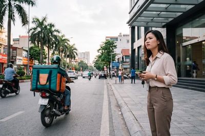 Mất sóng vài phút ở thang máy đã bị shipper huỷ đơn 'vì không nghe điện thoại'