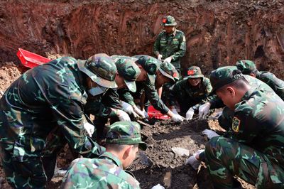 Thêm 25 hài cốt liệt sĩ và nhiều di vật được tìm thấy tại Công viên Lê Thị Riêng