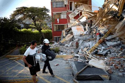 Quốc tế tăng viện trợ khi Colombia chạy đua cứu người sau động đất