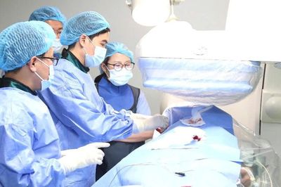 Người đàn ông ngừng tim 15 lần được cứu sống