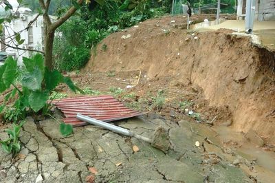 Vết nứt 100 m tại xã Quan Sơn diễn biến phức tạp, đe dọa khu dân cư