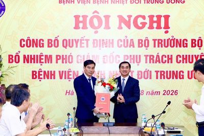 Bộ Y tế bổ nhiệm Phó Giám đốc phụ trách chuyên môn Bệnh viện Bệnh Nhiệt đới Trung ương