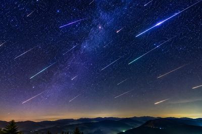 Mưa sao băng Perseids 2026 sẽ sáng rực rỡ bầu trời đêm nay