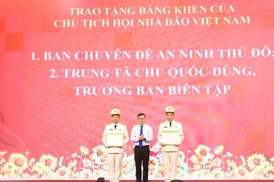 Bản lĩnh chiến sỹ Công an nhân dân hòa quyện sự sắc sảo người làm báo đã tạo nên màu cờ sắc áo An ninh Thủ đô
