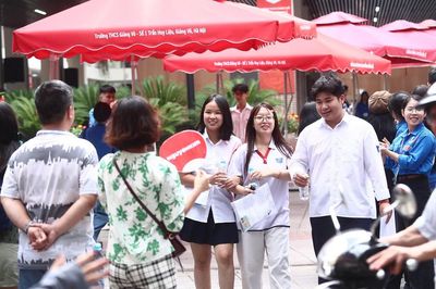 Nhiều ngành hot lấy điểm chuẩn chỉ bằng mức điểm sàn quy định