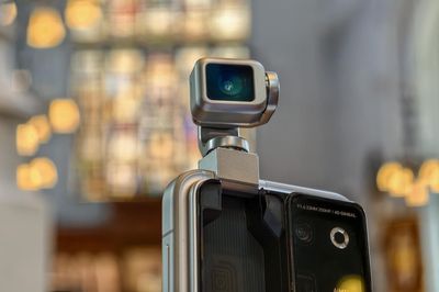 Mẫu điện thoại robot chưa từng có chính thức trình làng
