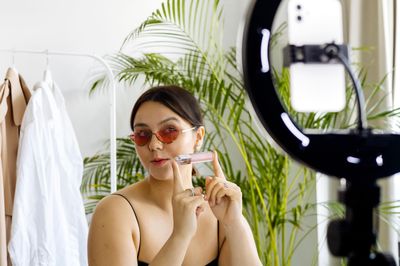 Người trẻ 'chốt đơn' kiểu mới