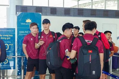Đội tuyển Việt Nam lên đường sang Malaysia, chuẩn bị cho trận bán kết ASEAN Cup 2026