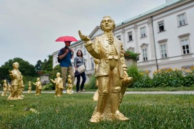 Hơn 200 tượng Mozart mạ vàng bị đánh cắp