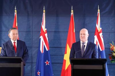 Tổng Bí thư, Chủ tịch nước Tô Lâm và Thủ tướng New Zealand gặp gỡ báo chí, chứng kiến trao văn kiện hợp tác