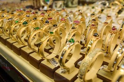 Giá vàng ngày 13/8: Thế giới đảo chiều giảm mạnh, trong nước ít biến động