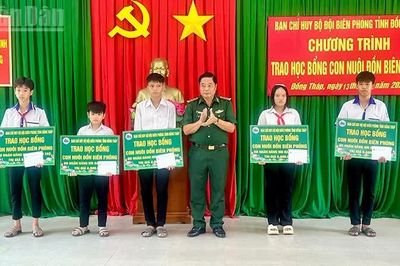 Đồng Tháp: Trao học bổng 'Con nuôi Đồn Biên phòng'