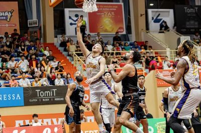 Nha Trang Dolphins thắng nghẹt thở, tiến gần vòng playoffs
