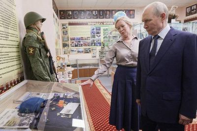 Tổng thống Nga Putin lần đầu thăm đảo tranh chấp với Nhật Bản, Tokyo phản ứng