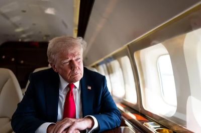 Hé lộ mối đe dọa tên lửa buộc Tổng thống Mỹ Trump phải đổi máy bay vào phút chót