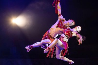 Máu trên sàn tập và nước mắt sau tấm màn nhung