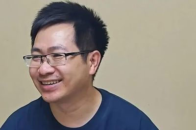 Từng mua 3 căn nhà nhờ nghề dạy thêm, 38 tuổi vẫn thi lại để học ngành Y