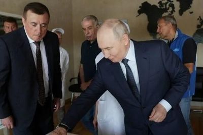 Tổng thống Nga Putin lần đầu tới thăm quần đảo tranh chấp với Nhật Bản