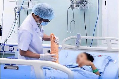 4 giờ nghẹt thở cứu cẳng tay đứt lìa cho người phụ nữ