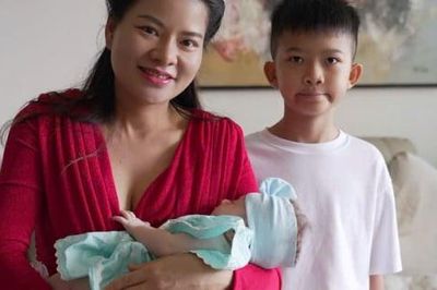Tina Yuan làm đầy tháng cho con gái ở Singapore, mâm cỗ đậm nếp Việt