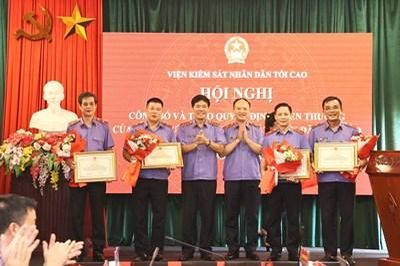 Khen thưởng các tập thể, cá nhân VKSND tỉnh Ninh Bình có thành tích xuất sắc trong phối hợp tổ chức Hội thao ngành KSND