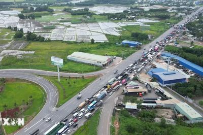 Ùn tắc kéo dài trên Quốc lộ 51 nối cao tốc Thành phố Hồ Chí Minh-Long Thành-Dầu Giây