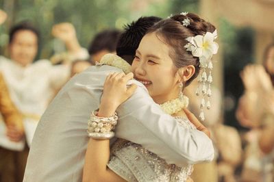 Cả showbiz xôn xao khi Phương Mỹ Chi 'lấy chồng'