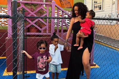Rihanna đưa 3 con về thăm nơi đặc biệt
