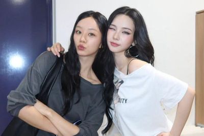 Hyeri hội ngộ Karina (aespa)