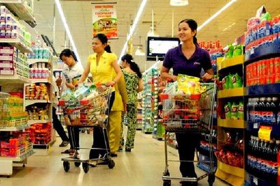 Tiêu dùng nội địa lập kỷ lục, nhưng sức mua thực 'đi chậm'